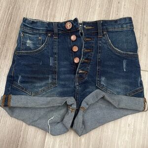 One  teaspoon shorts